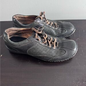 Born Hawkeye Walking Shoes Bicycle Toes